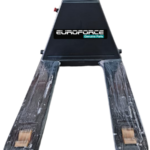 paleteira elétrica para 1.500kg com rodas duplas em pu estreita 685*1150mm